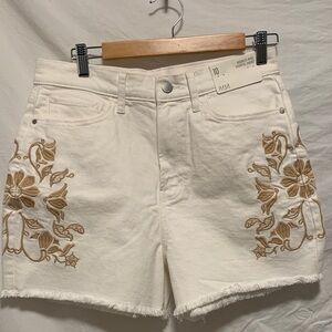 NWT - a.n.a Women's Cream Floral Embroidered Jean Shorts size 10